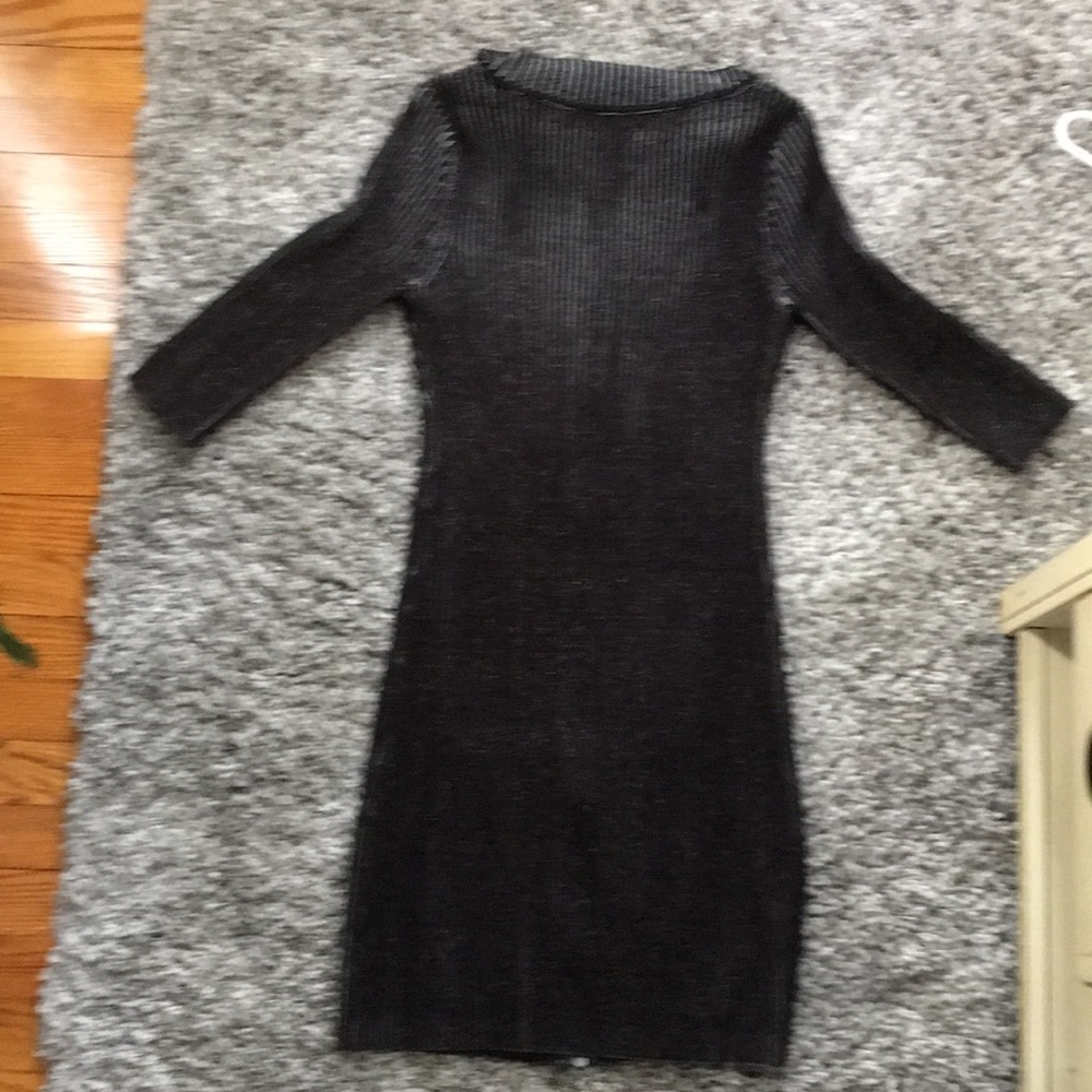 Calvin Klein’s sweater dress - Picture 3 of 3